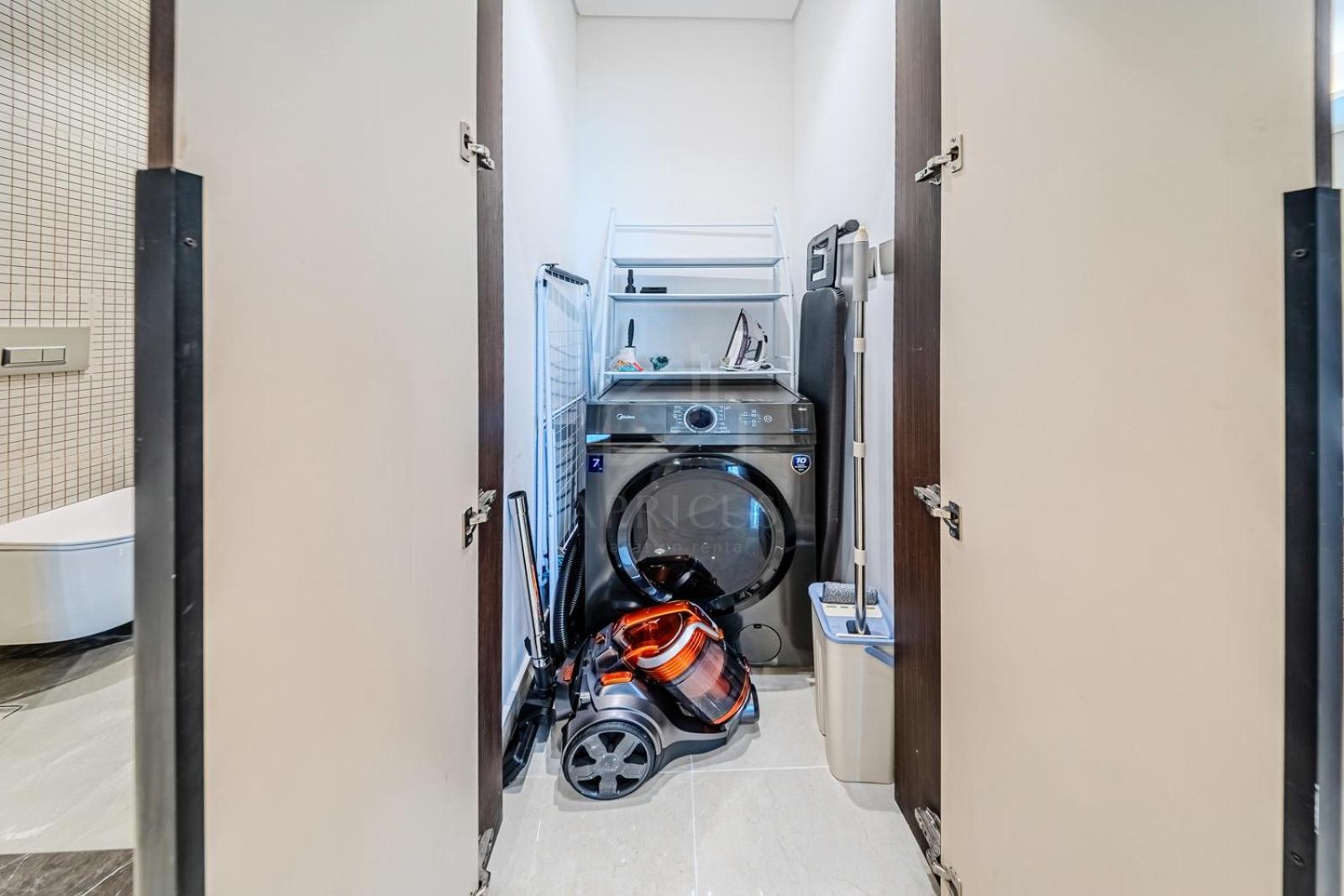 Classy 1 Bedroom In Nobles Tower Apartment *